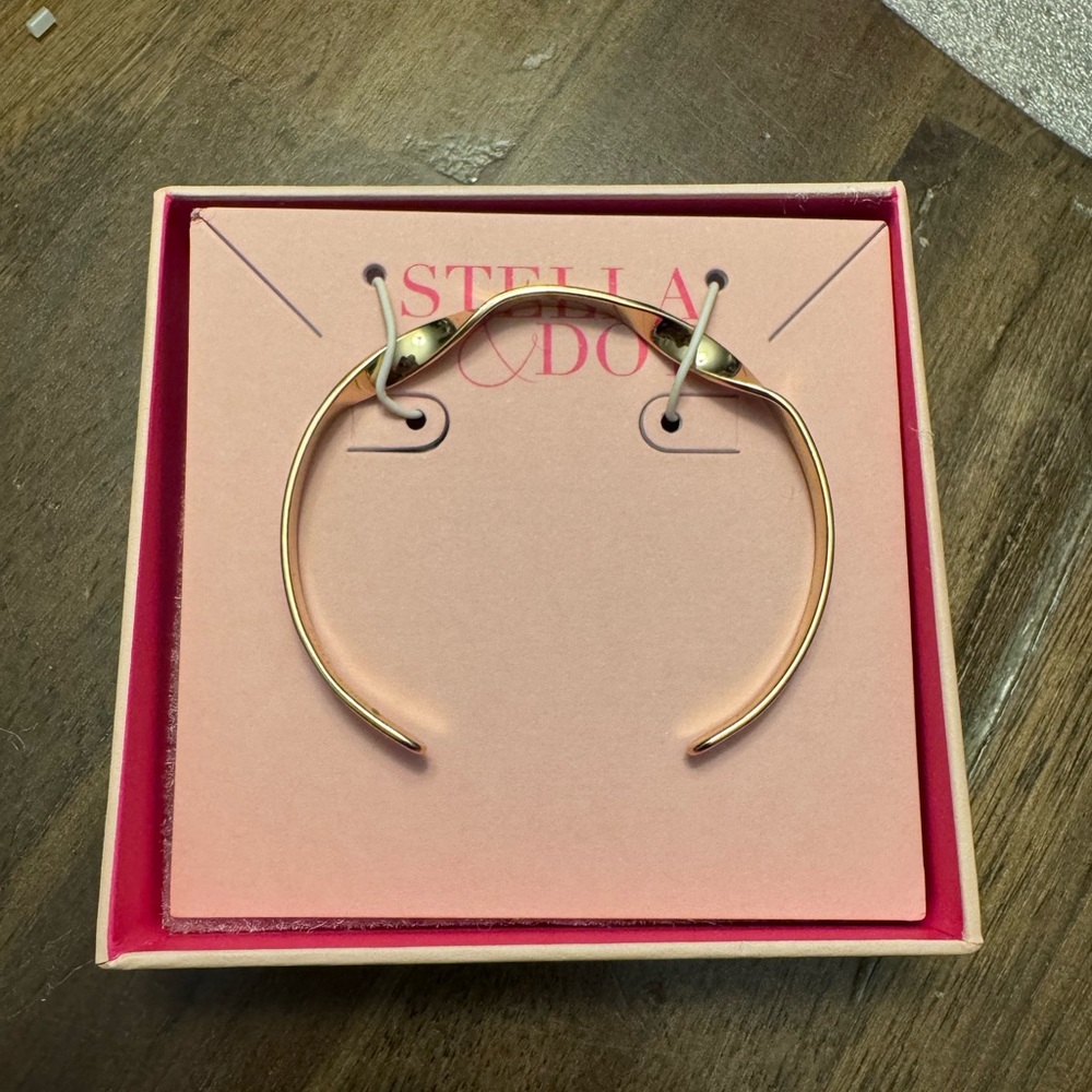 Stella & Dot Delicate Twist Cuff